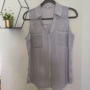 Sleeveless black and white top